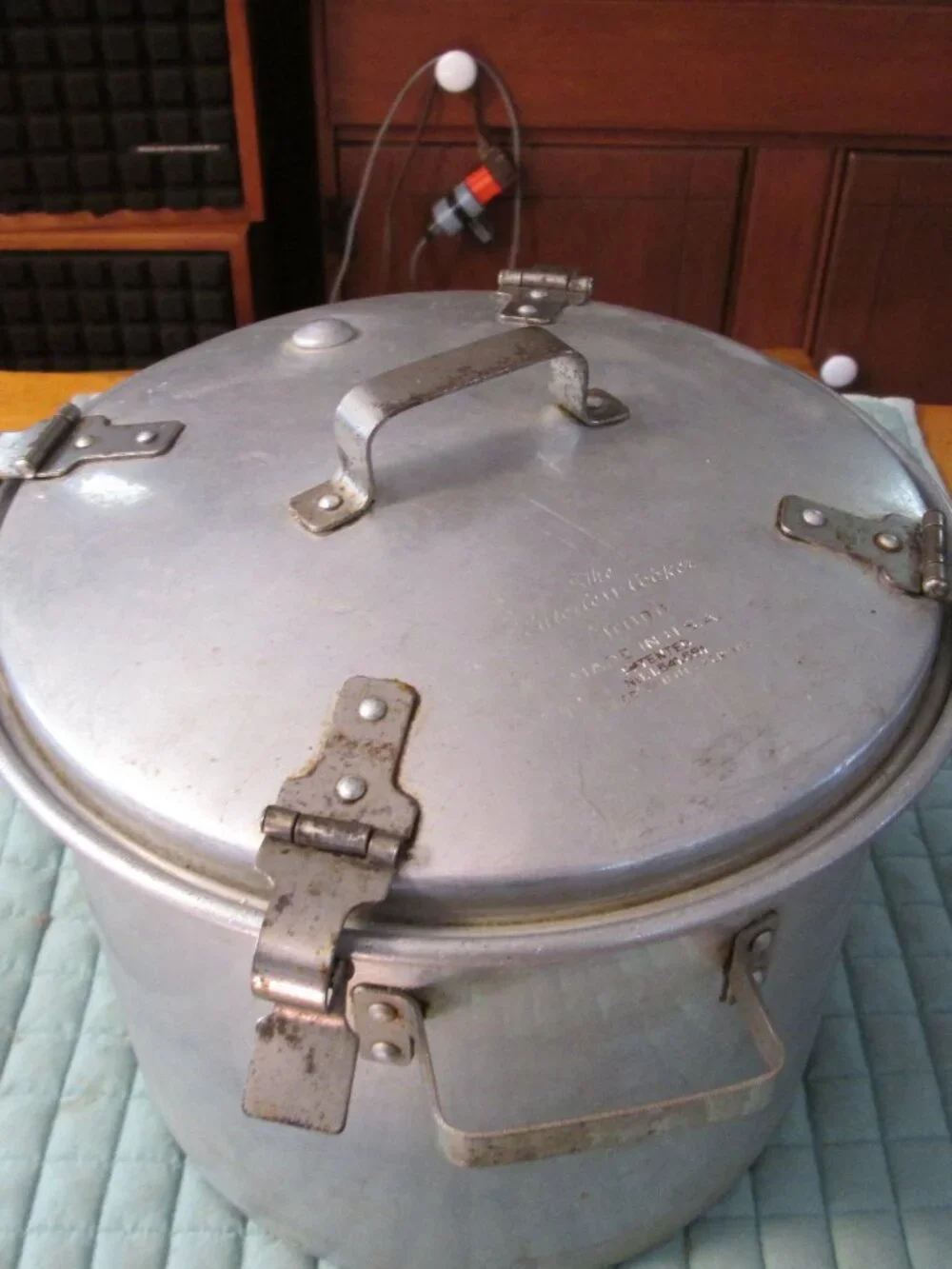 Vtg West Bend Waterless Cooker Grand 8 qt lock like aluminum cooker farm house